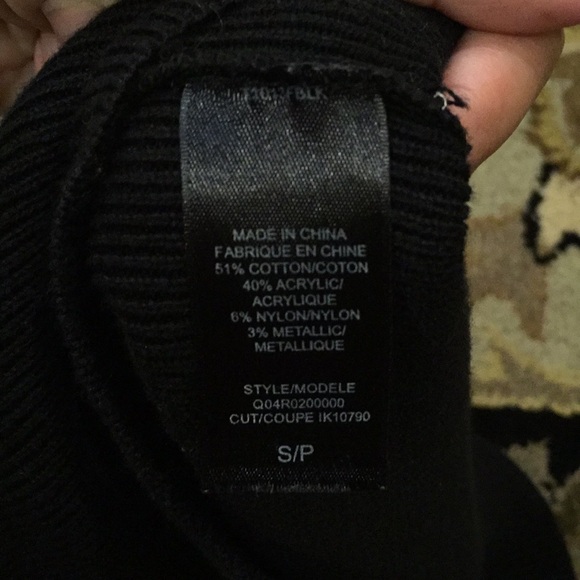 2/$20 ❤️Host Pick❤️👚 Guess Top👚 - Picture 6 of 8